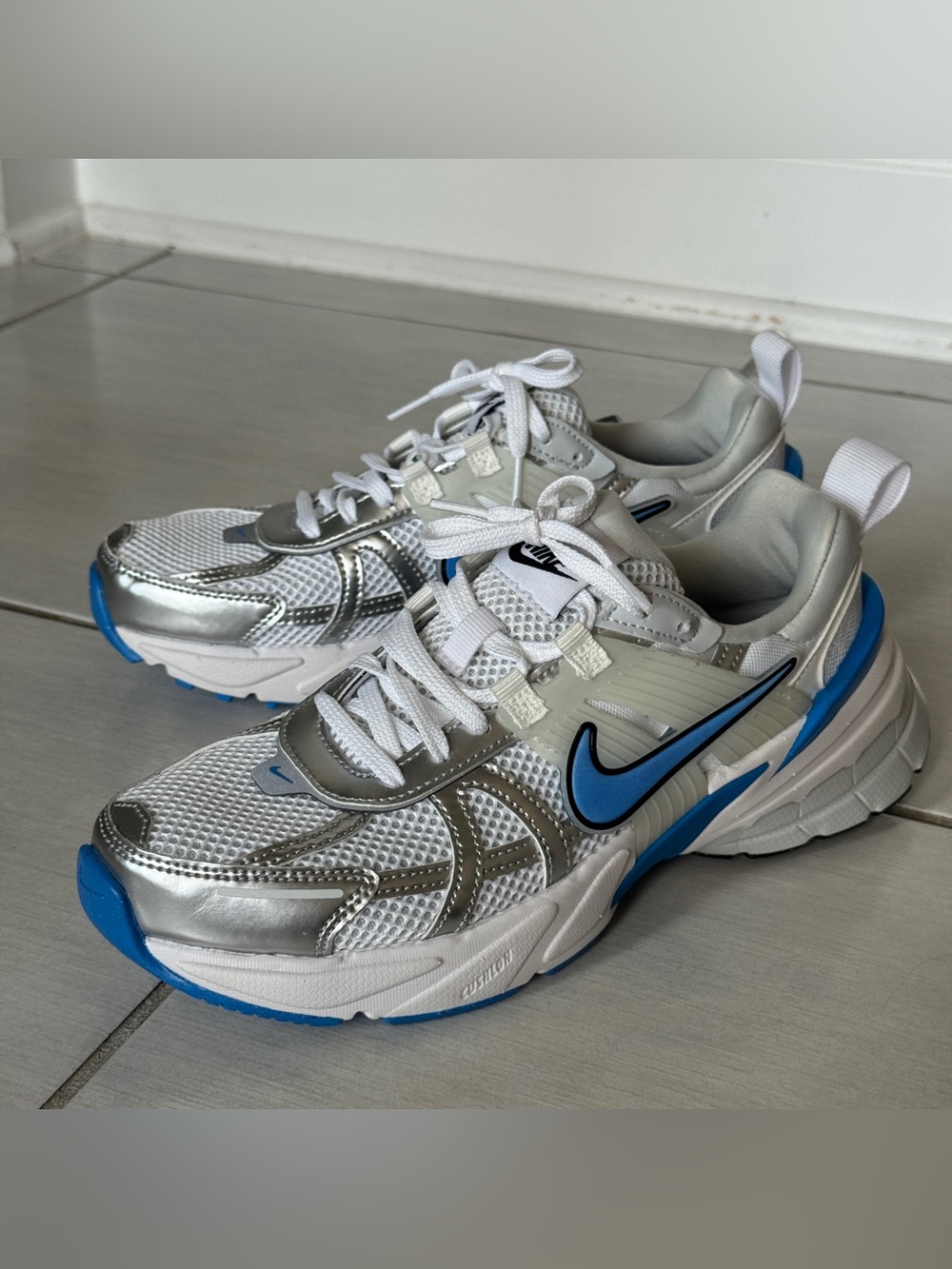 Nike Women's V2K Run Size 8 Pure Platinum Light Blue |FD0736-110|